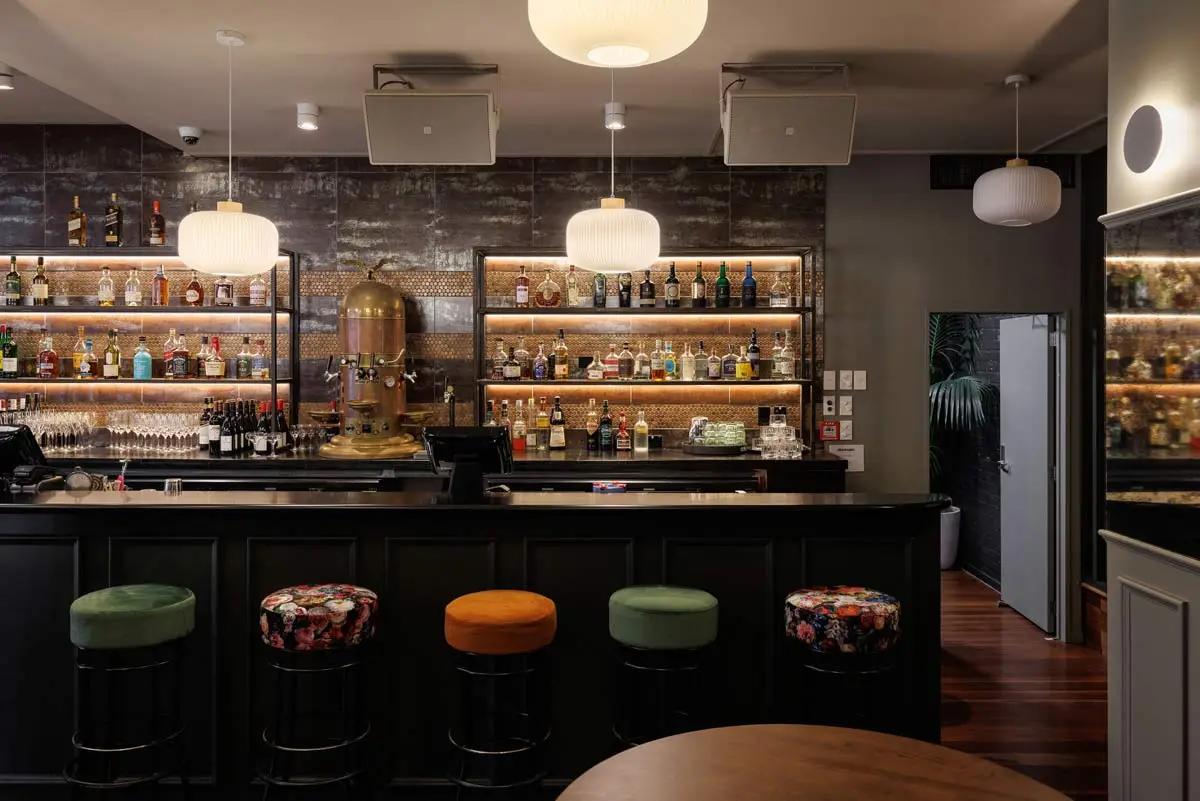 Hummingbird bar, interior, commercial fit-outs